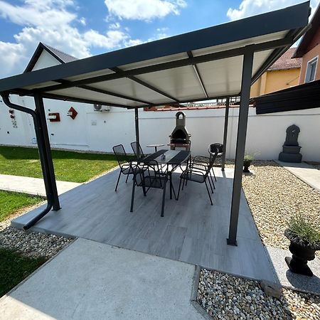 Apartmani Ana Vukovar Zewnętrze zdjęcie